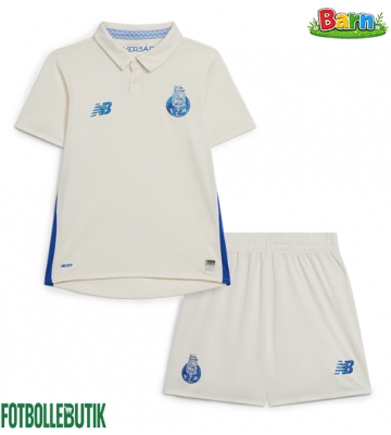 Porto Tredjeställ Barn 2025-26 Kortärmad (+ Korta byxor)